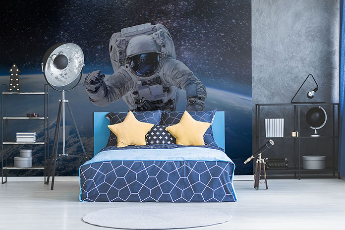 Astronauta w pokoju nastolatka